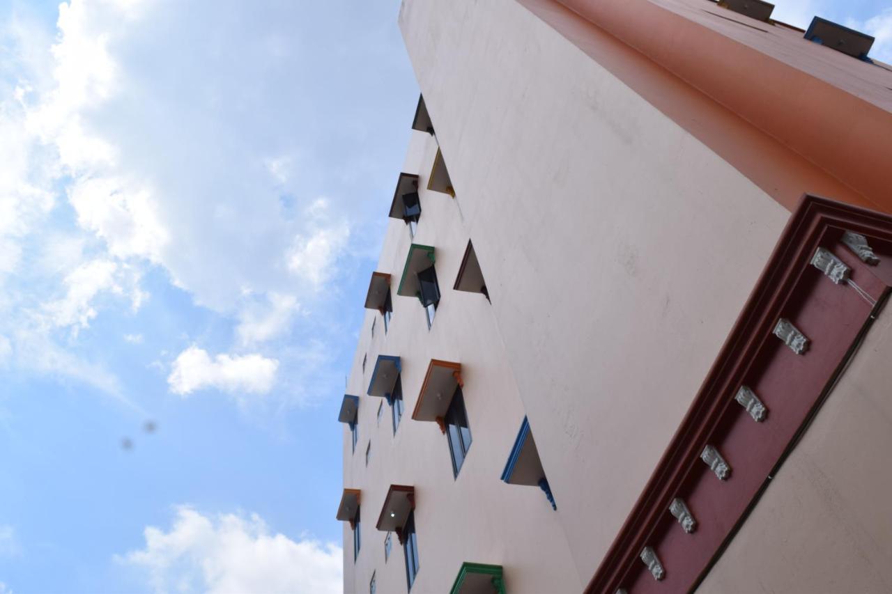 Hotel Sriwijaya 99 Palembang Buitenkant foto