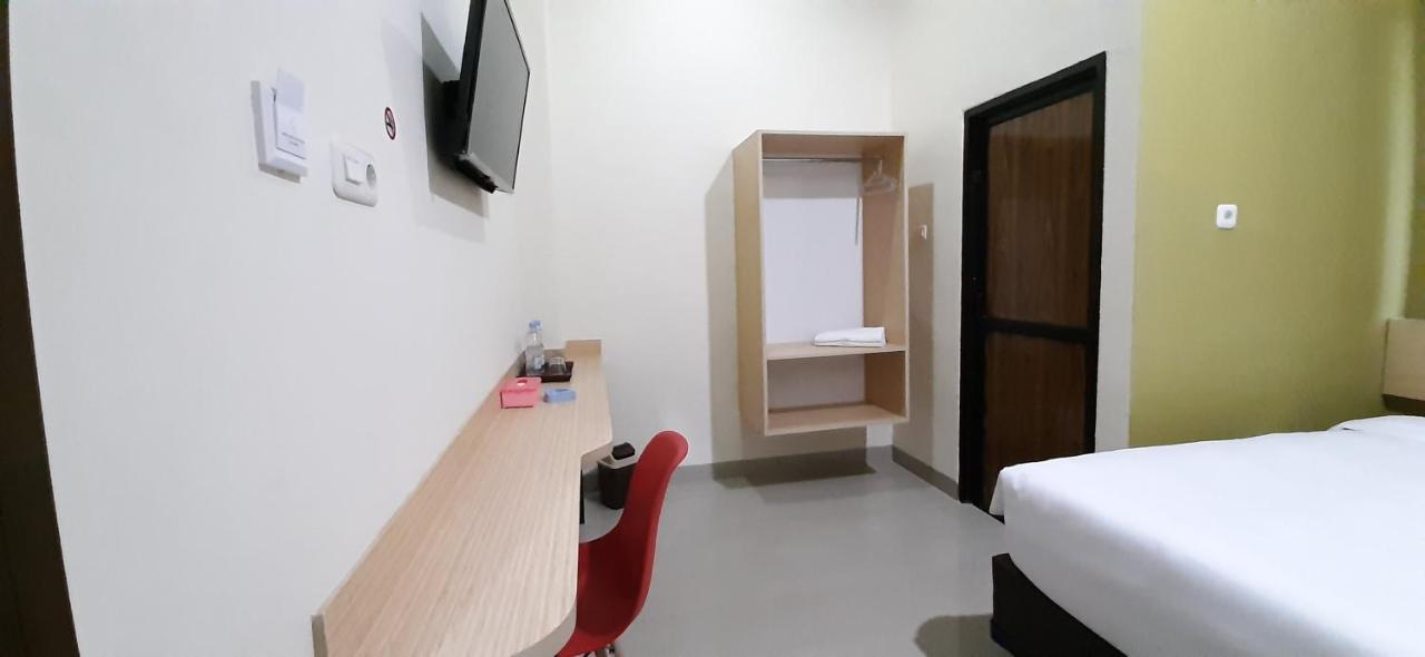 Hotel Sriwijaya 99 Palembang Buitenkant foto